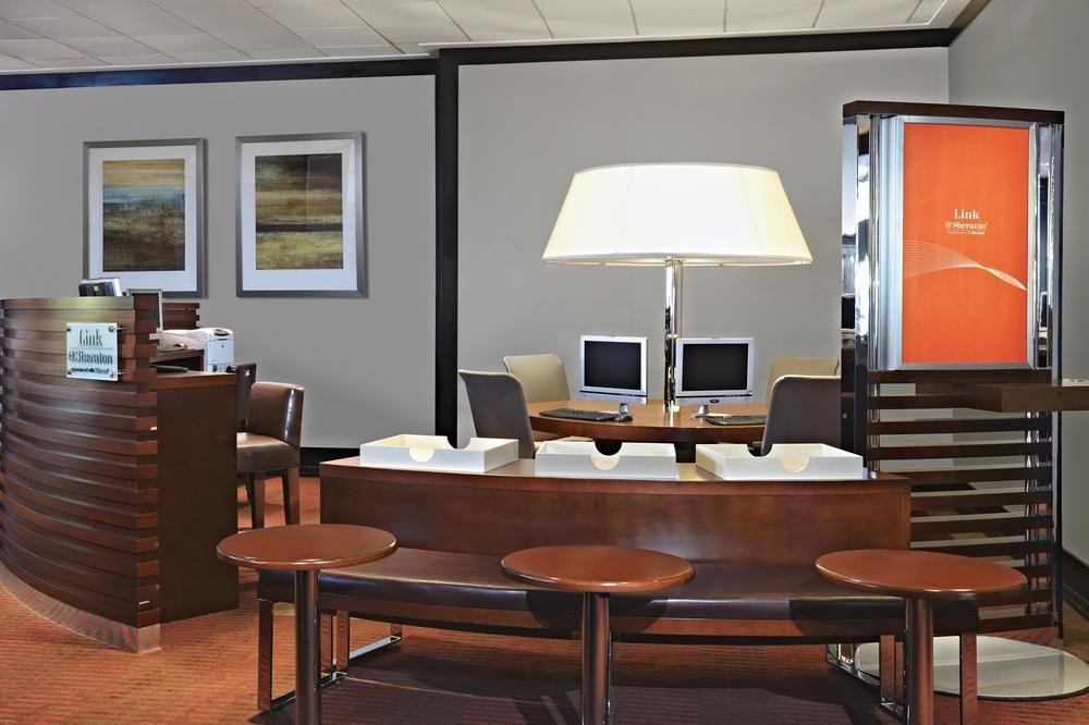 Sheraton Vancouver Guildford Hotel Съри Екстериор снимка
