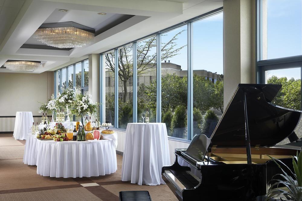 Sheraton Vancouver Guildford Hotel Съри Екстериор снимка
