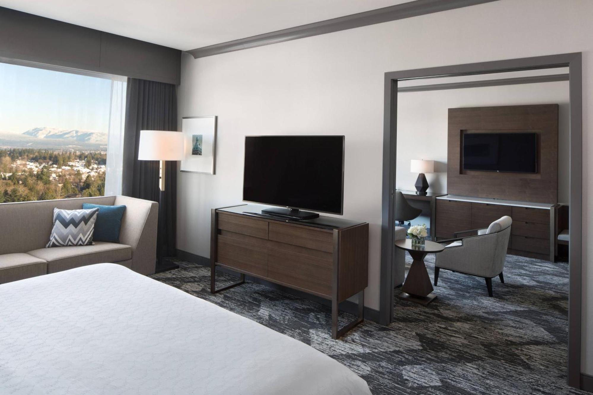 Sheraton Vancouver Guildford Hotel Съри Екстериор снимка