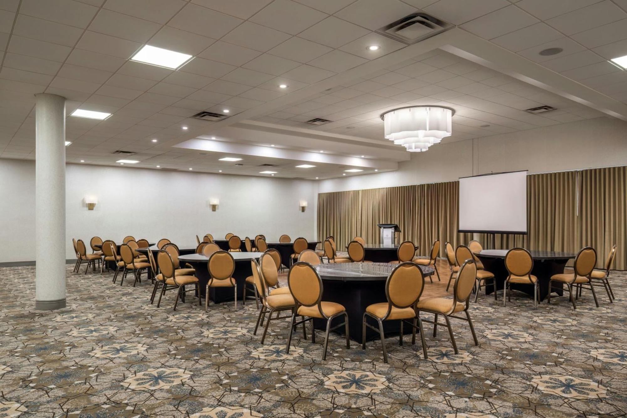 Sheraton Vancouver Guildford Hotel Съри Екстериор снимка