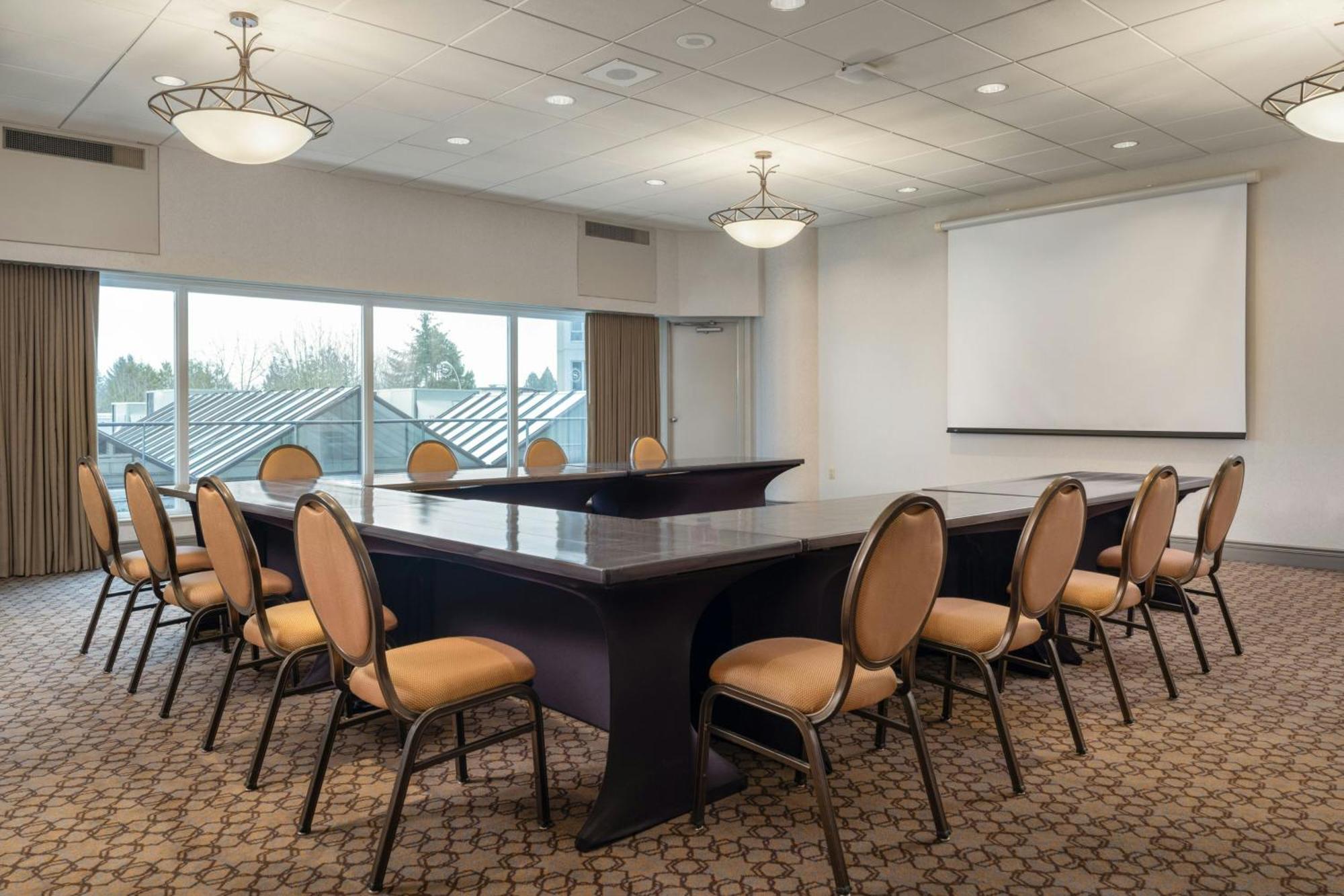 Sheraton Vancouver Guildford Hotel Съри Екстериор снимка