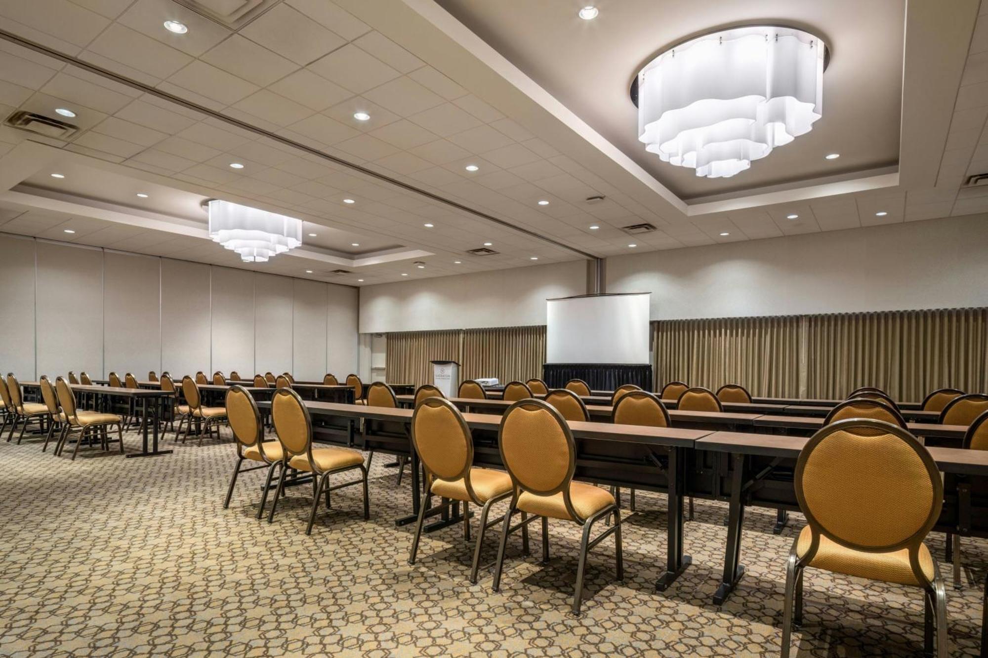 Sheraton Vancouver Guildford Hotel Съри Екстериор снимка