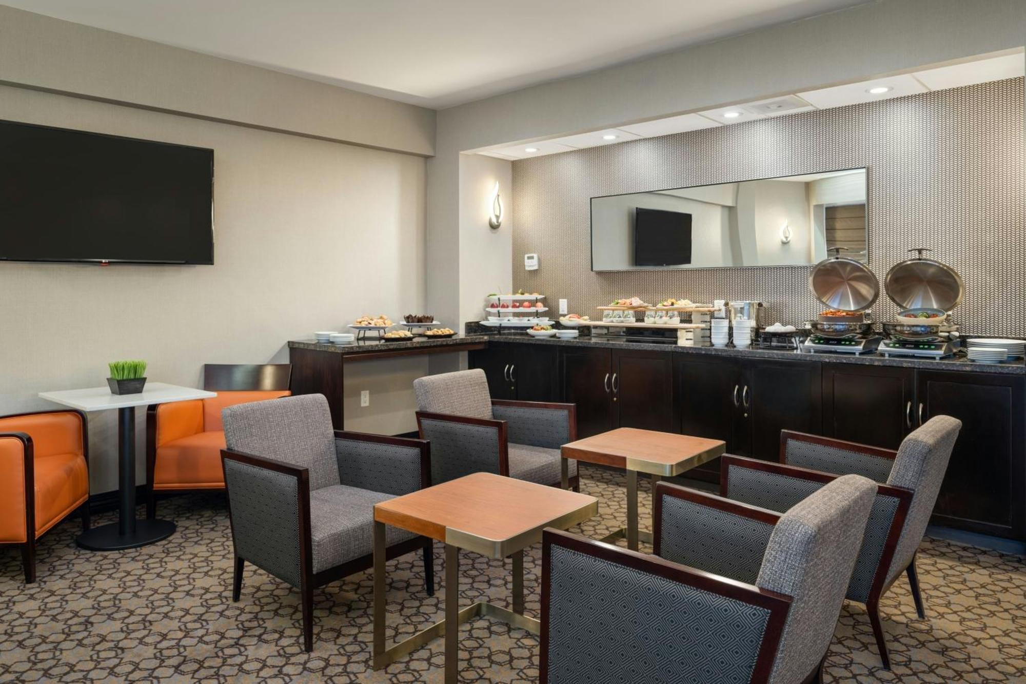 Sheraton Vancouver Guildford Hotel Съри Екстериор снимка