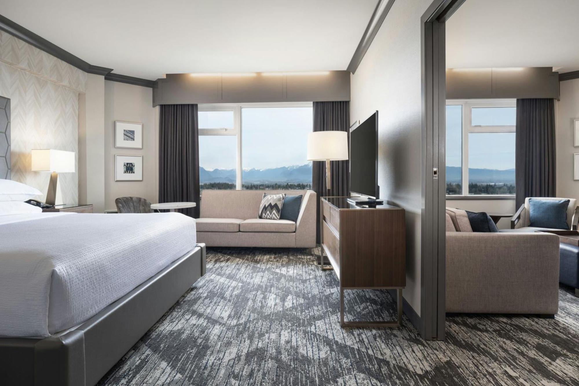 Sheraton Vancouver Guildford Hotel Съри Екстериор снимка