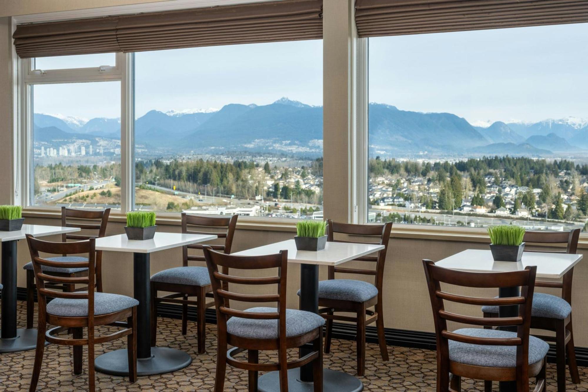 Sheraton Vancouver Guildford Hotel Съри Екстериор снимка