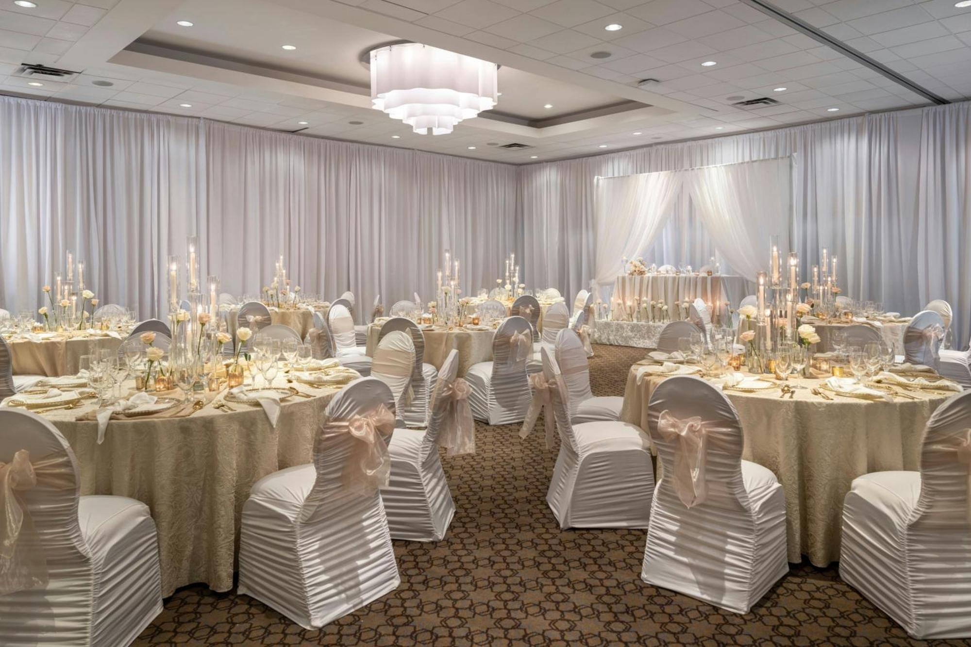 Sheraton Vancouver Guildford Hotel Съри Екстериор снимка