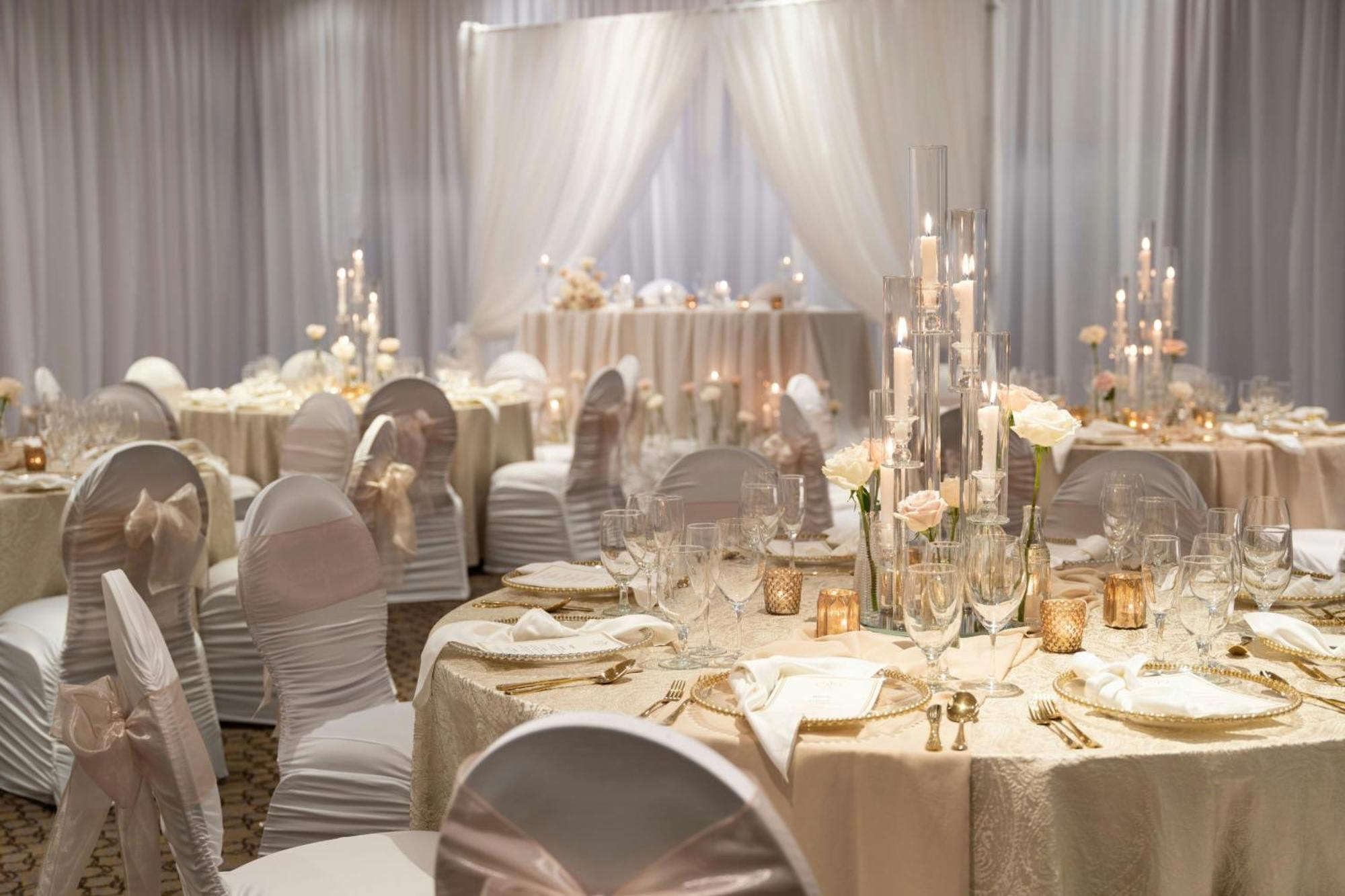Sheraton Vancouver Guildford Hotel Съри Екстериор снимка