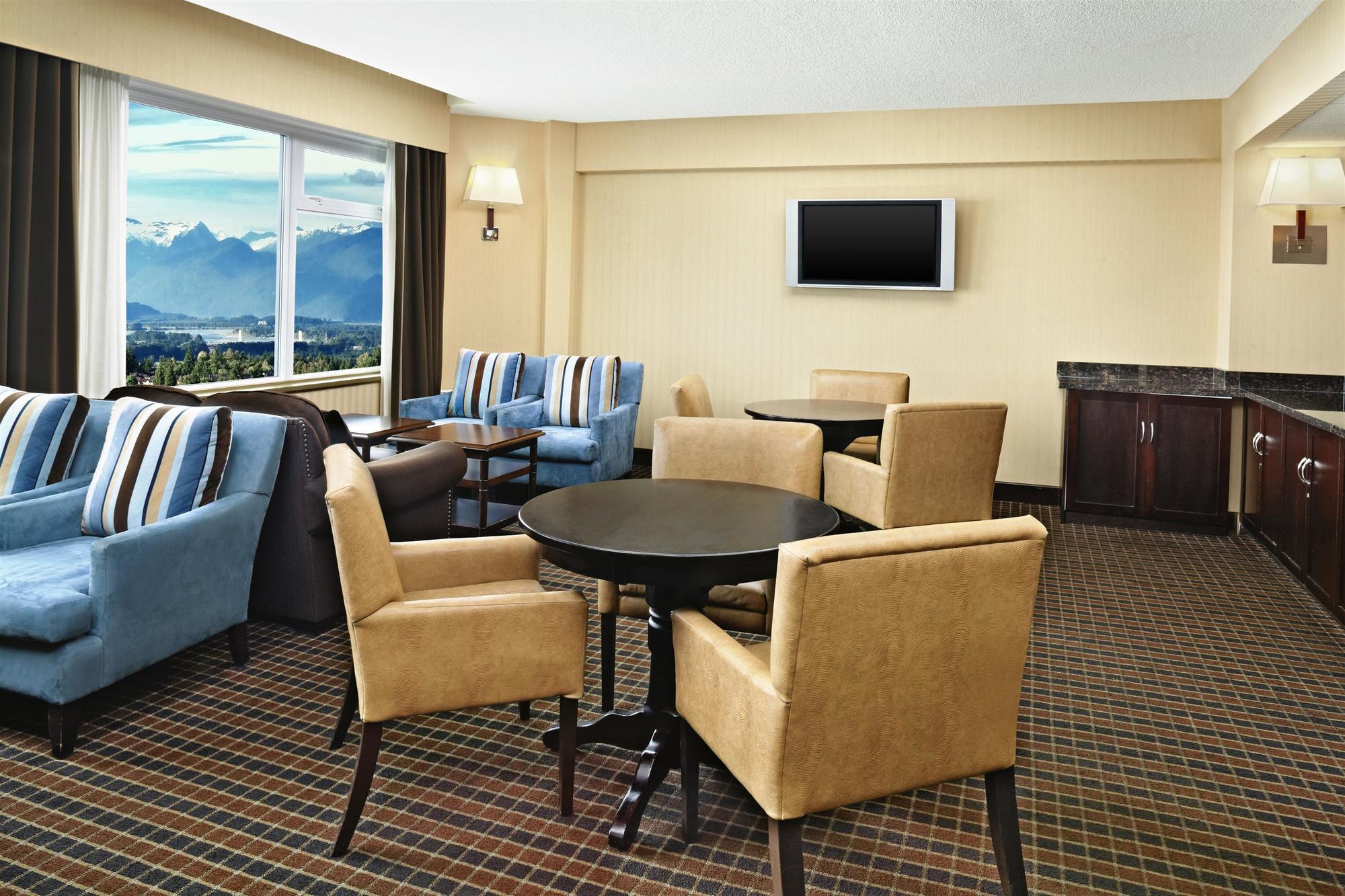 Sheraton Vancouver Guildford Hotel Съри Екстериор снимка