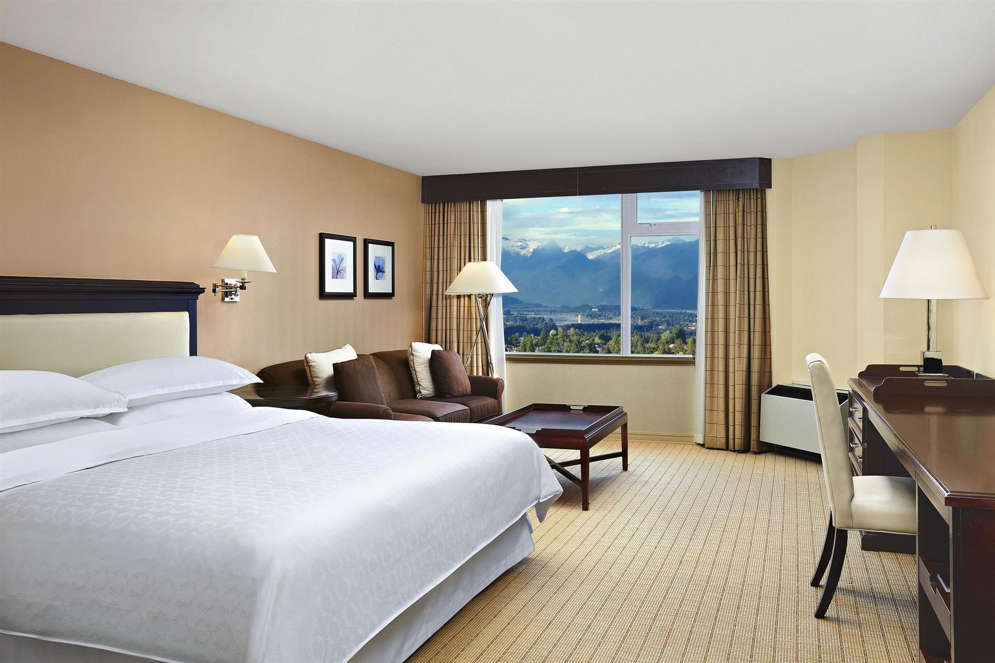 Sheraton Vancouver Guildford Hotel Съри Екстериор снимка